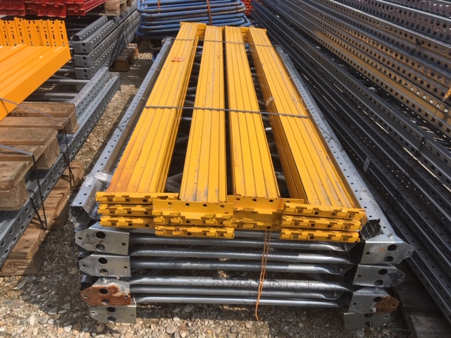 17 running metres of pallet racking