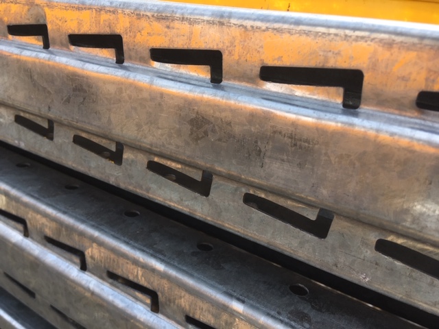 17 running metres of pallet racking