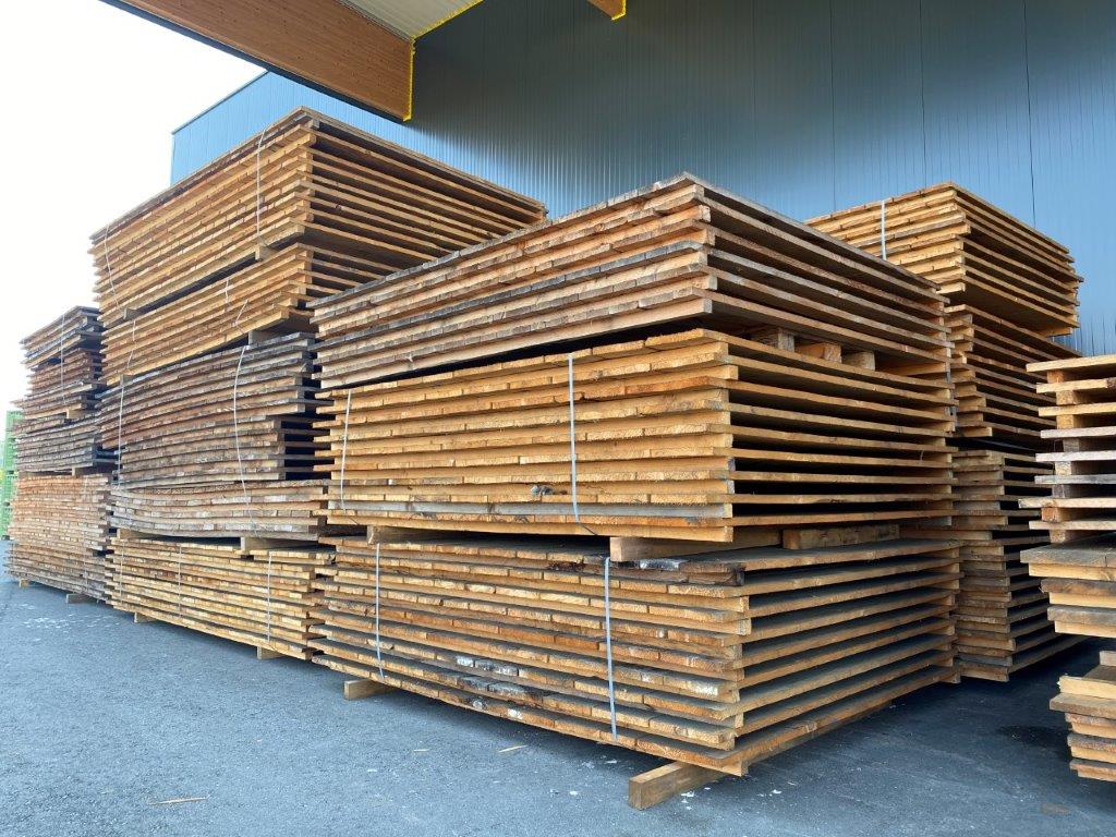 Pfostenböden und Spanplatten - 104 Posten