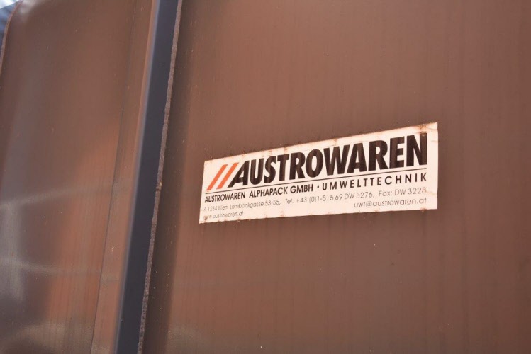Pressing container incl. pressing unit