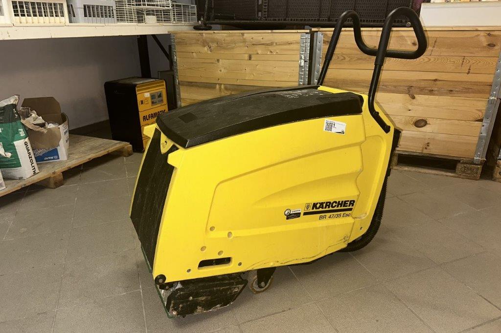 Reinigungsmaschinen und Reinigungsmaterial - 148 Posten