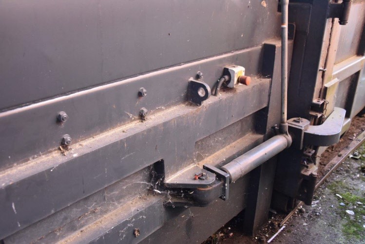 Pressing container incl. pressing unit