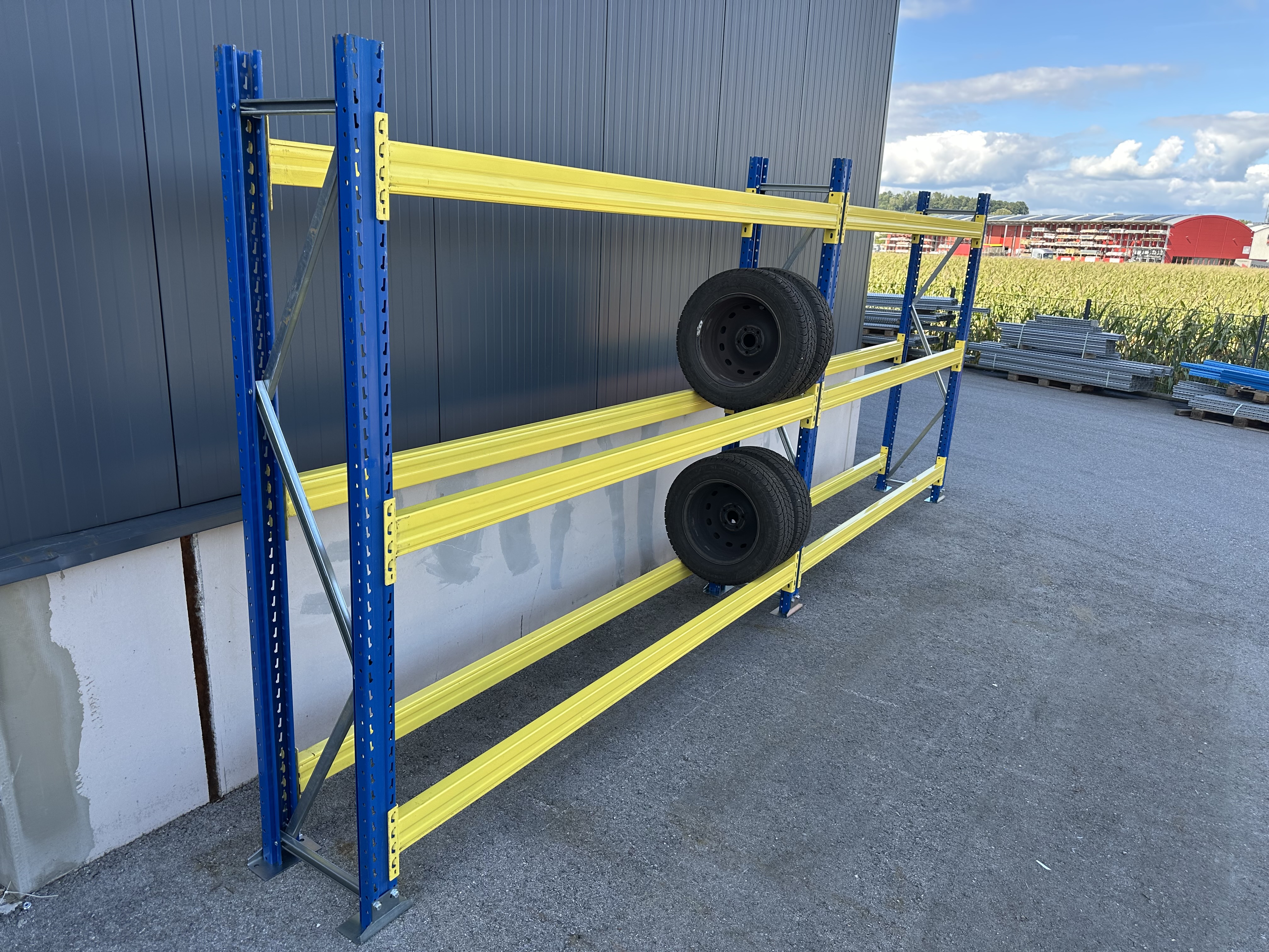 STOW 5,7 m-es gumiabroncs-tároló, használt