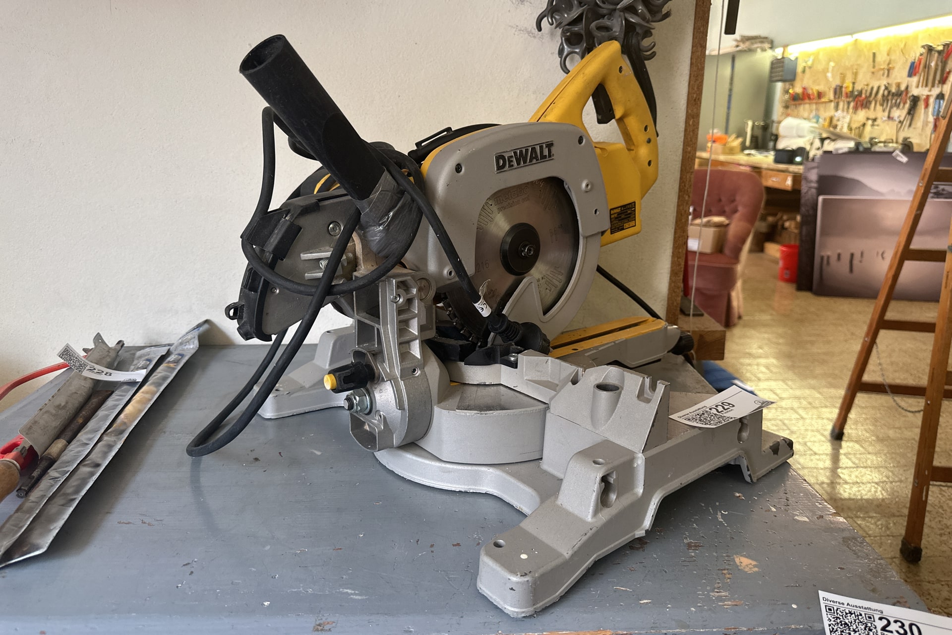 Betriebsauflösung eines Raumausstatters - 526 Posten