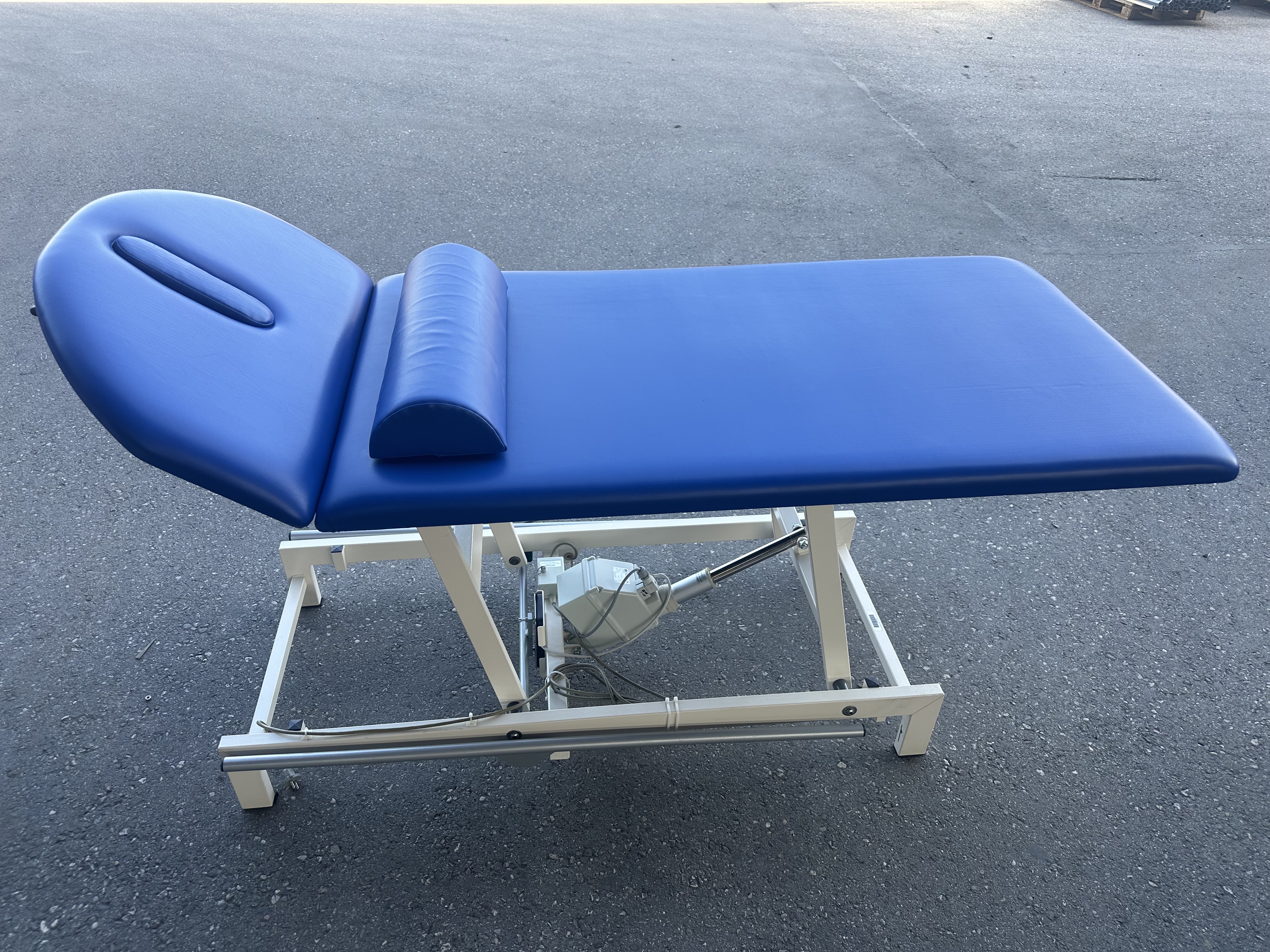 10 St. Tilia Elektrische Liege - Massageliege, neuwertig