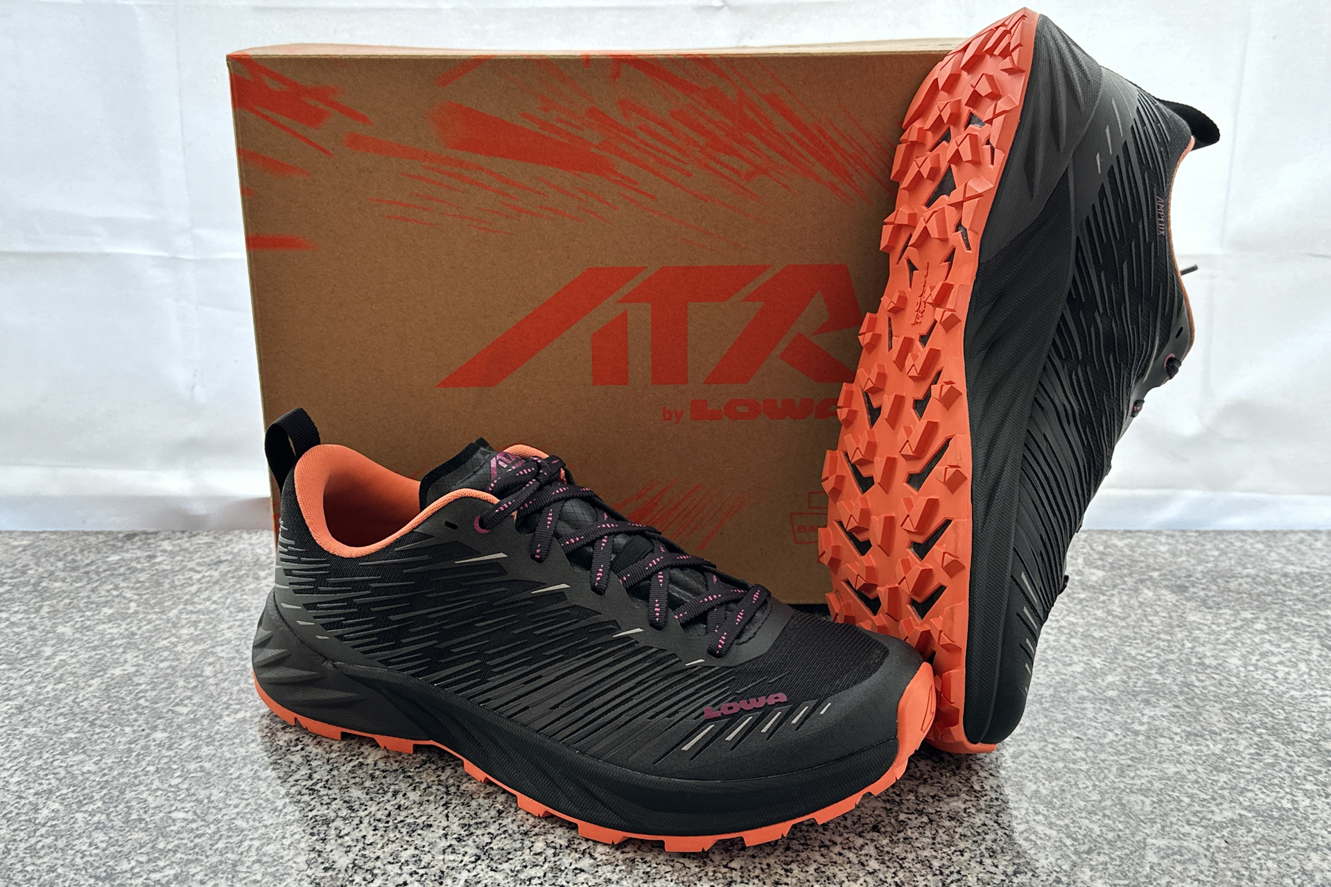 Versandauktion: Trekking-, Wander- und Freizeitschuhe Lowa