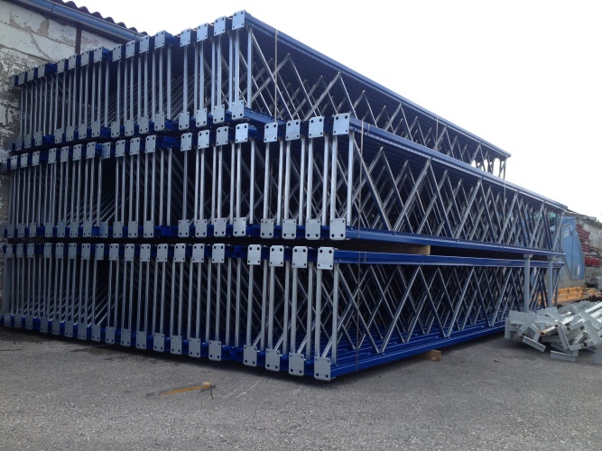 17 linear metres of SLP H 4 m pallet racking 