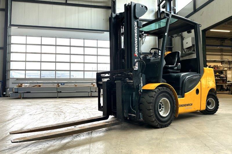 Sammelversteigerung Gewerbe: Diesel-Stapler, Konstruktionsprofile, Lagertechnik - 272 Posten