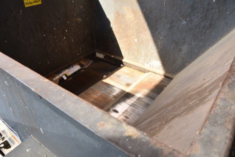 Pressing container incl. pressing unit