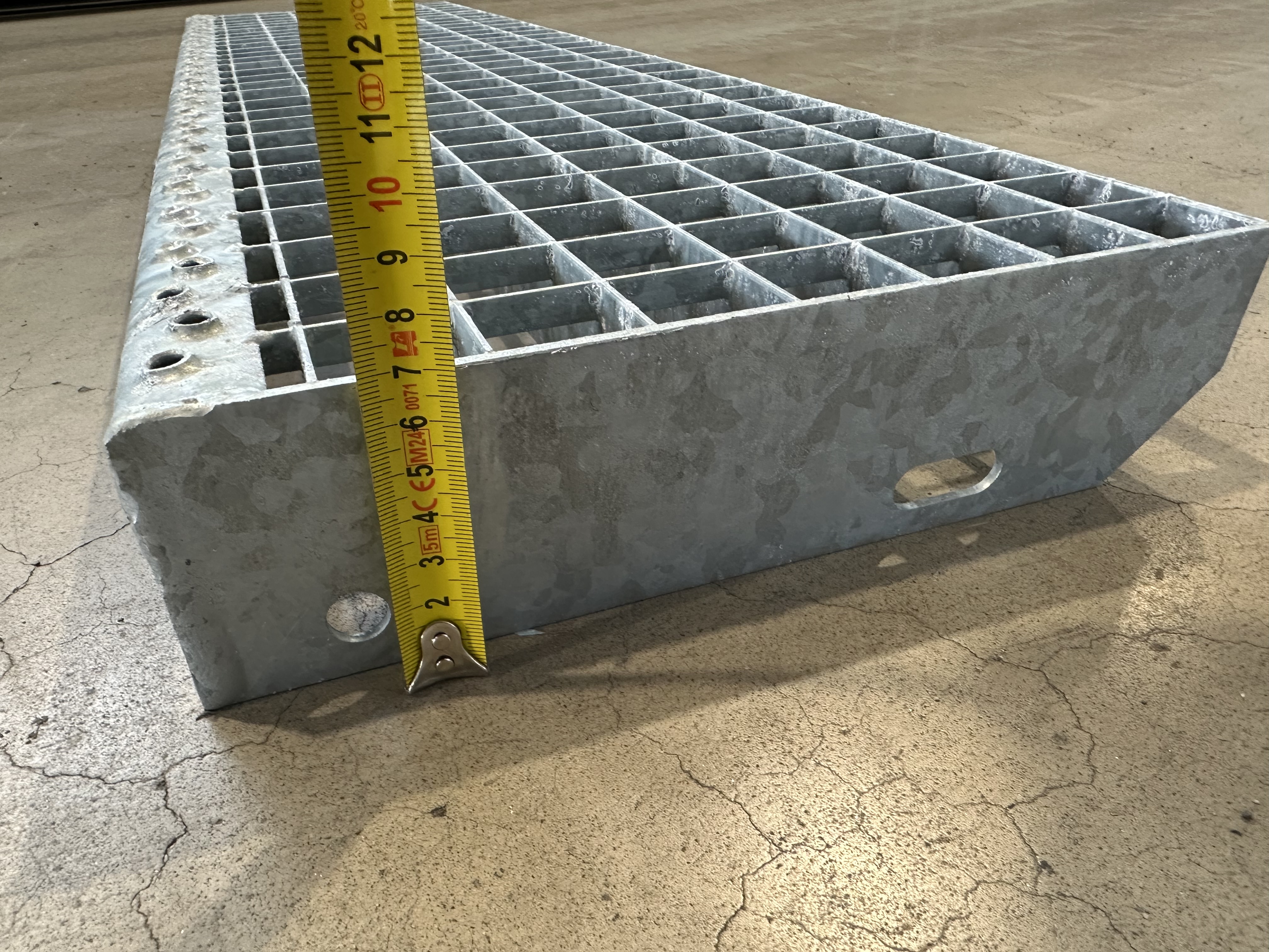 Gitterroststufe 100 x 27 cm verzinkt, neu