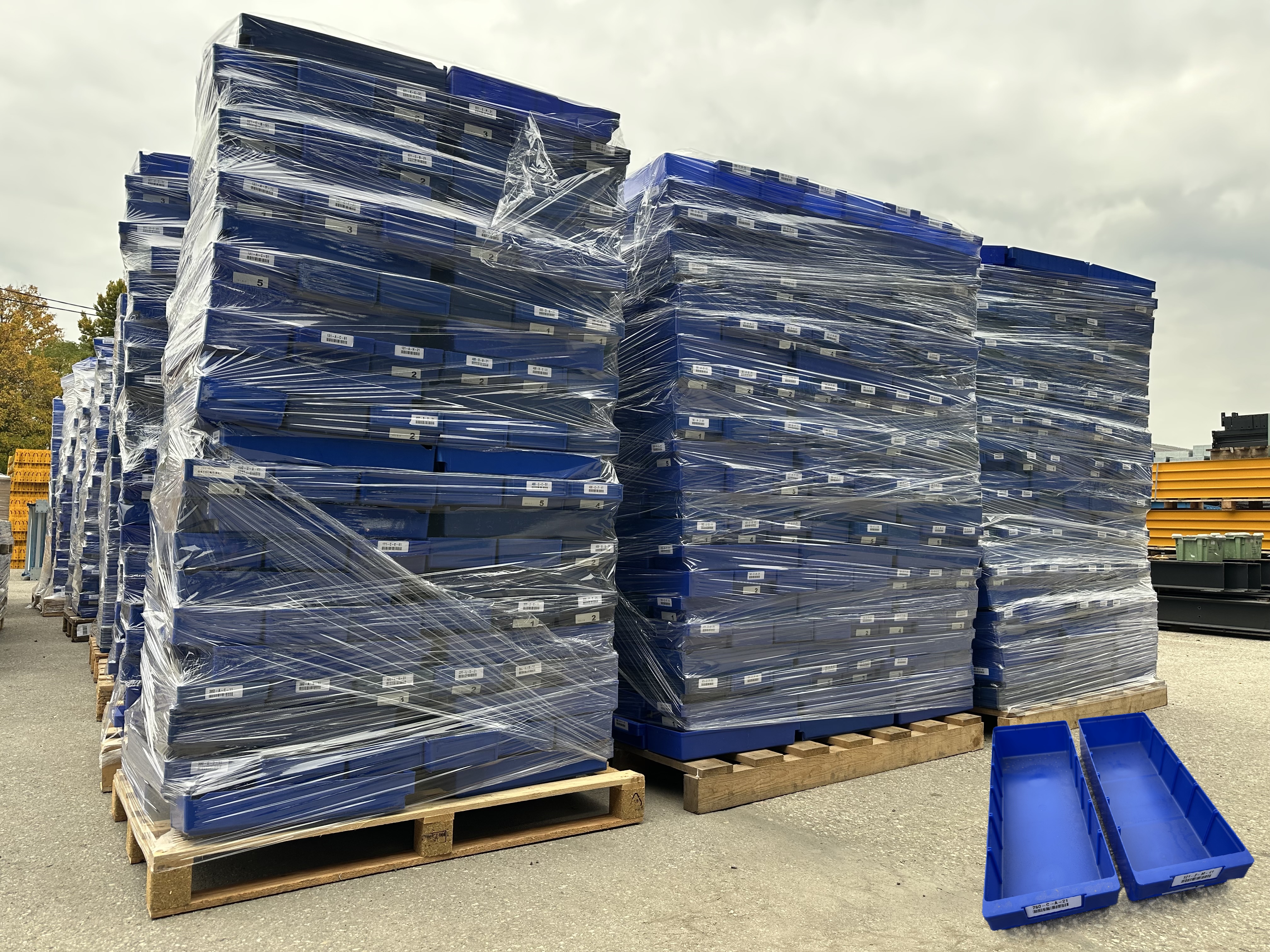 4000 St. Behälter - Kisten blau 49 x 18,5 x 8,5 cm gebraucht