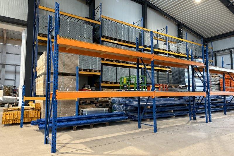 Sammelversteigerung: Lagertechnik und Stahlbauträger - 342 Posten