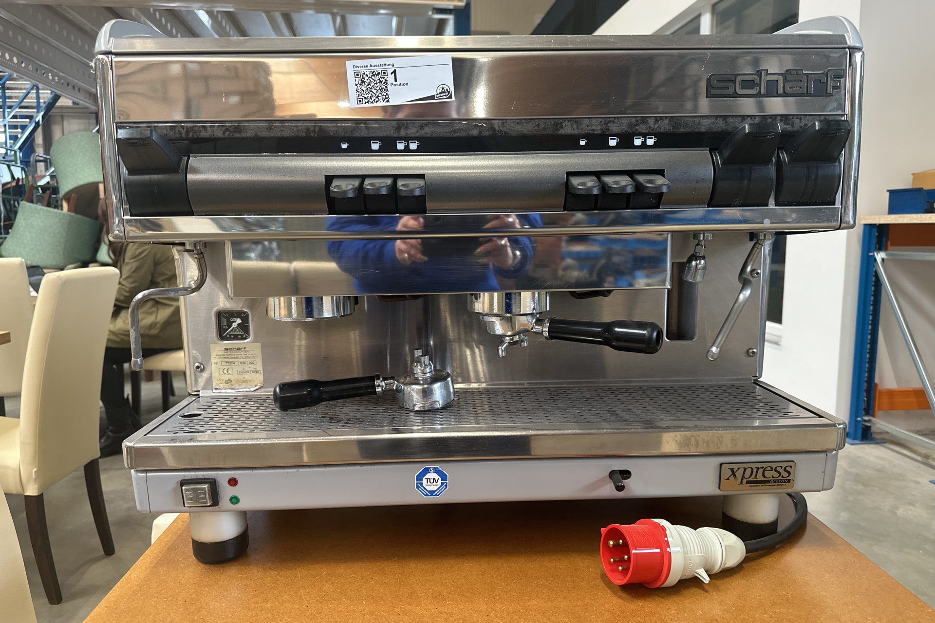 Hotelausstattung und Kaffeemaschinen - 137 Posten