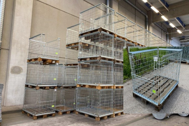 approx. 200 pcs. Galvanised pallet collars