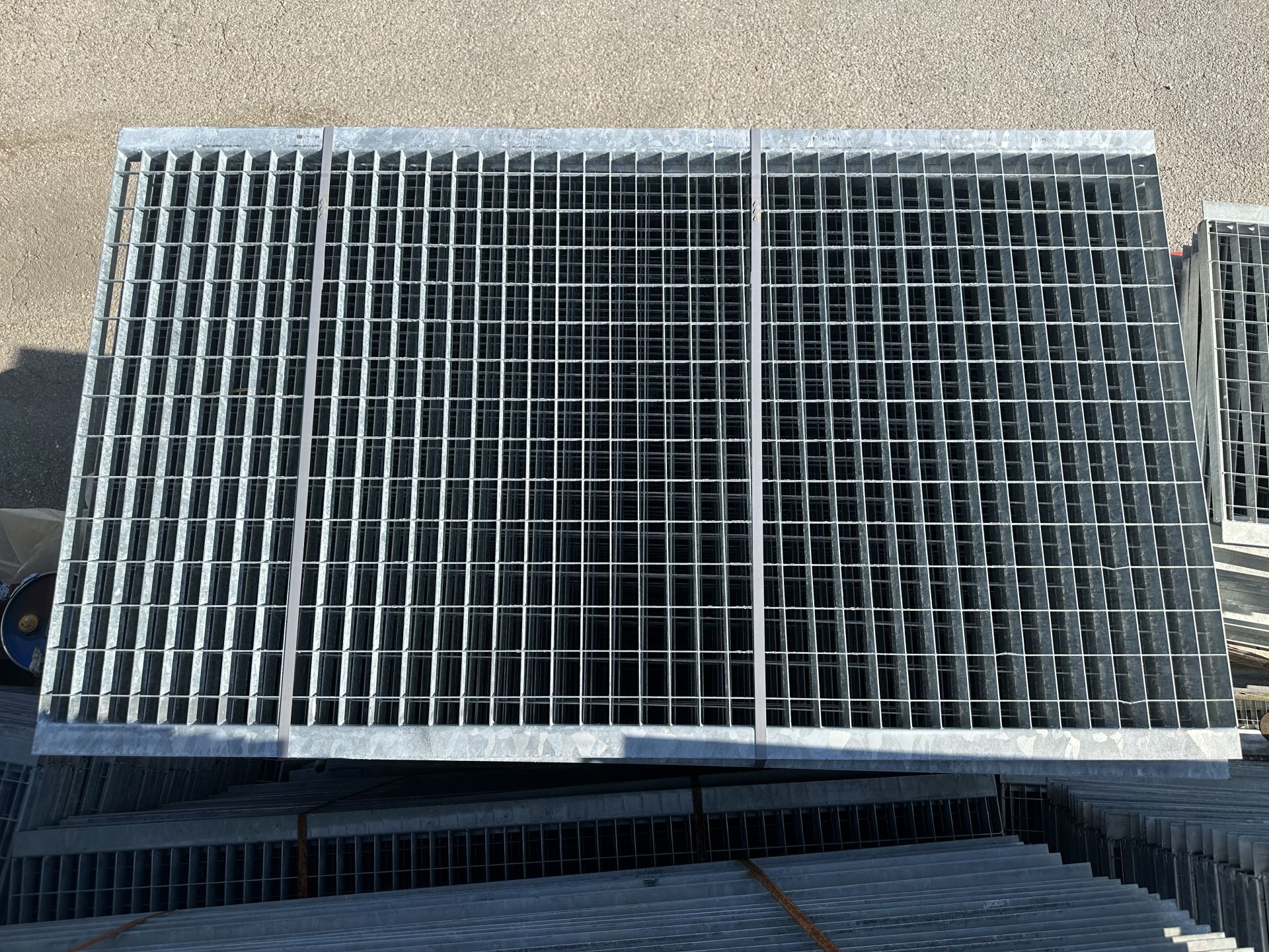 250 insert grids, 108 x 178 cm, as good as new | P10339
