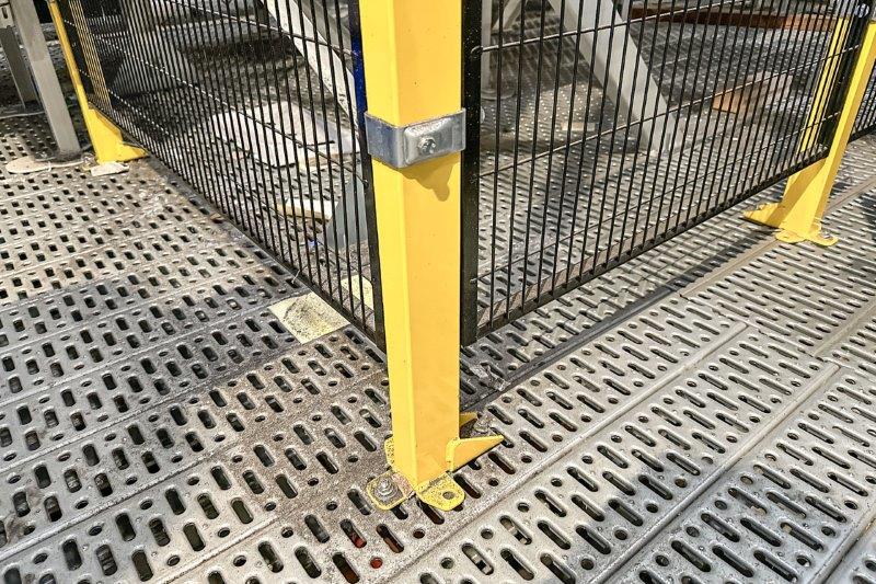 2000 running metres of safety enclosures / machine guarding / partition ...