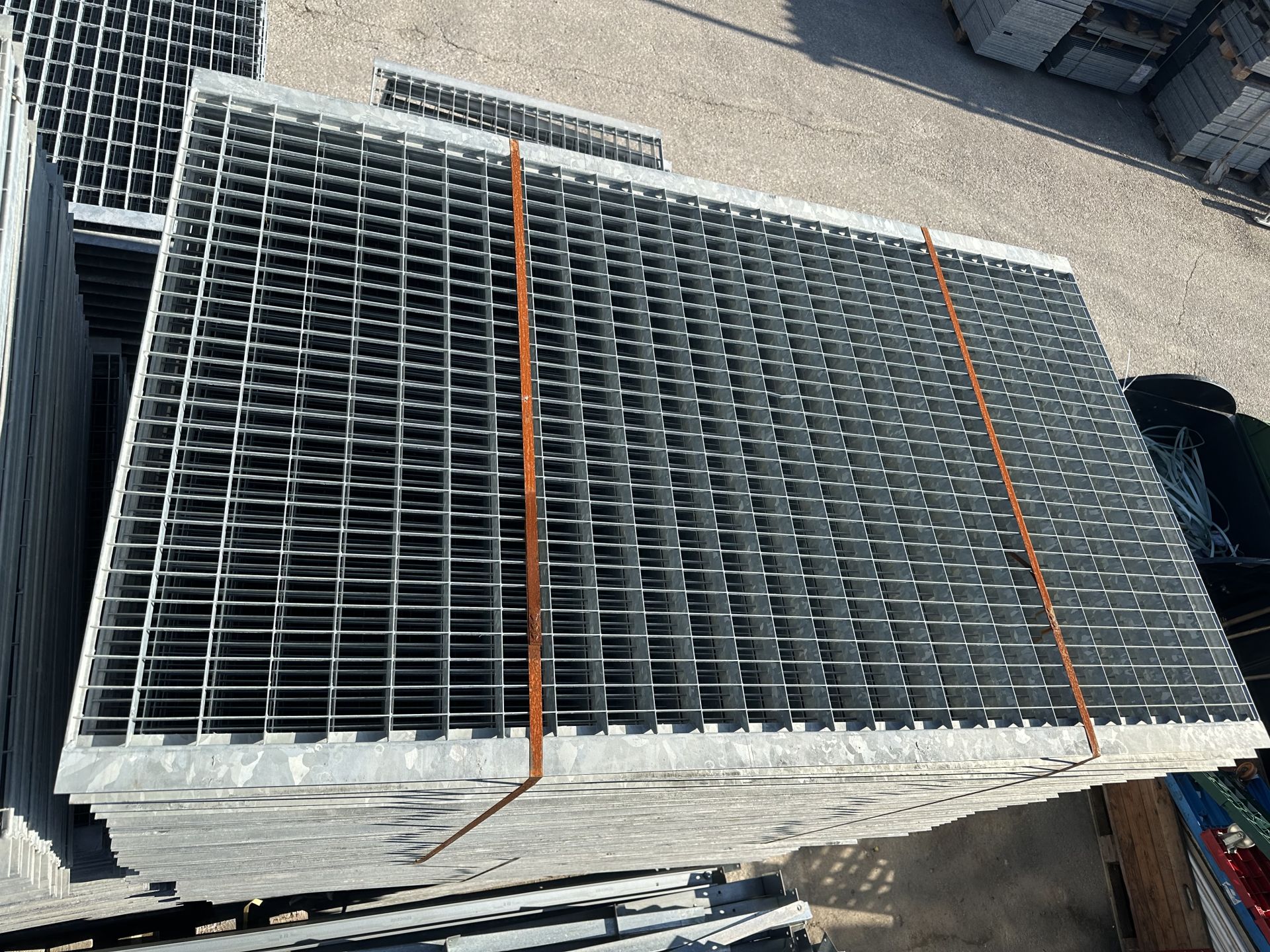250 insert grids, 108 x 178 cm, as good as new | P10339